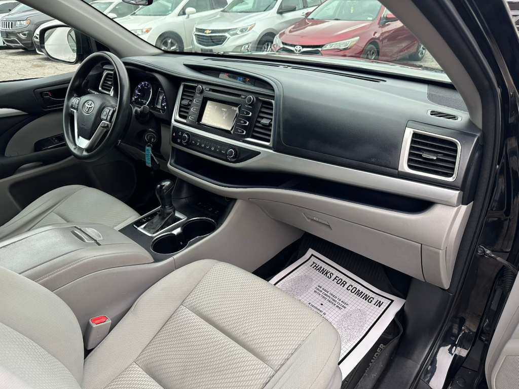 2017 Toyota Highlander Image 13