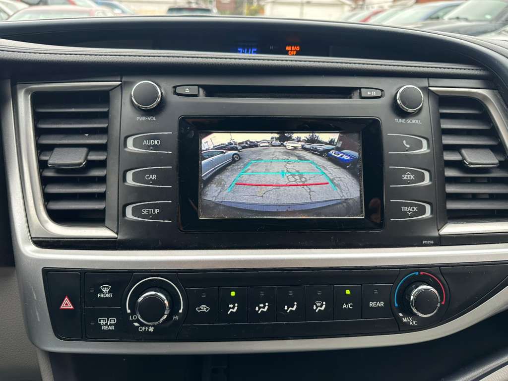 2017 Toyota Highlander Image 16