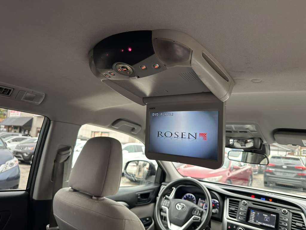 2017 Toyota Highlander Image 18