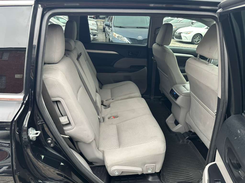 2017 Toyota Highlander Image 20