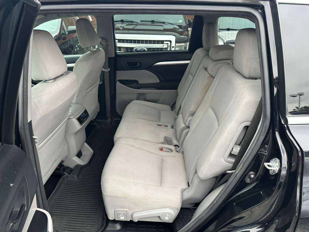 2017 Toyota Highlander Image 21