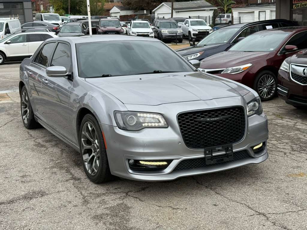 2018 Chrysler 300 Image 1