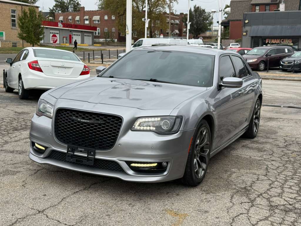 2018 Chrysler 300 Image 3