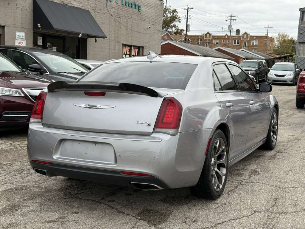 2018 Chrysler 300 Image 4