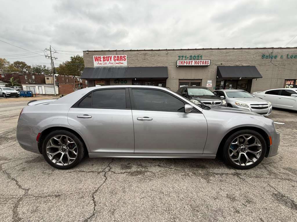 2018 Chrysler 300 Image 6