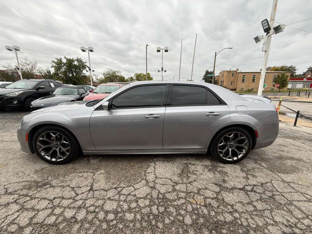 2018 Chrysler 300 Image 7