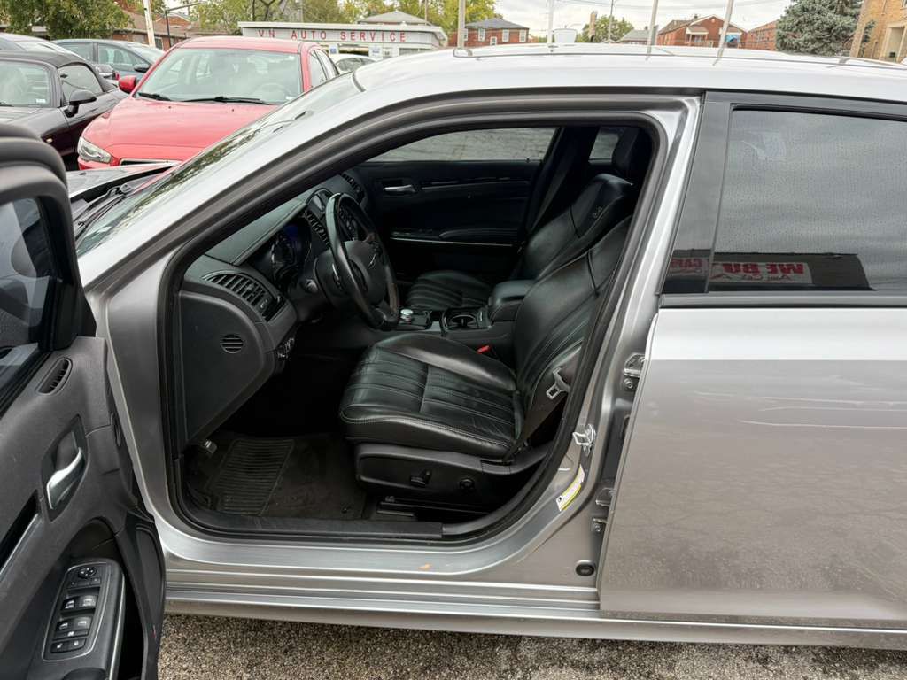 2018 Chrysler 300 Image 10