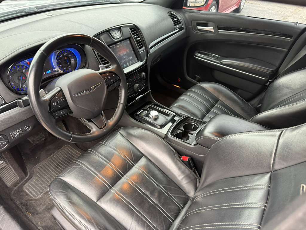 2018 Chrysler 300 Image 12