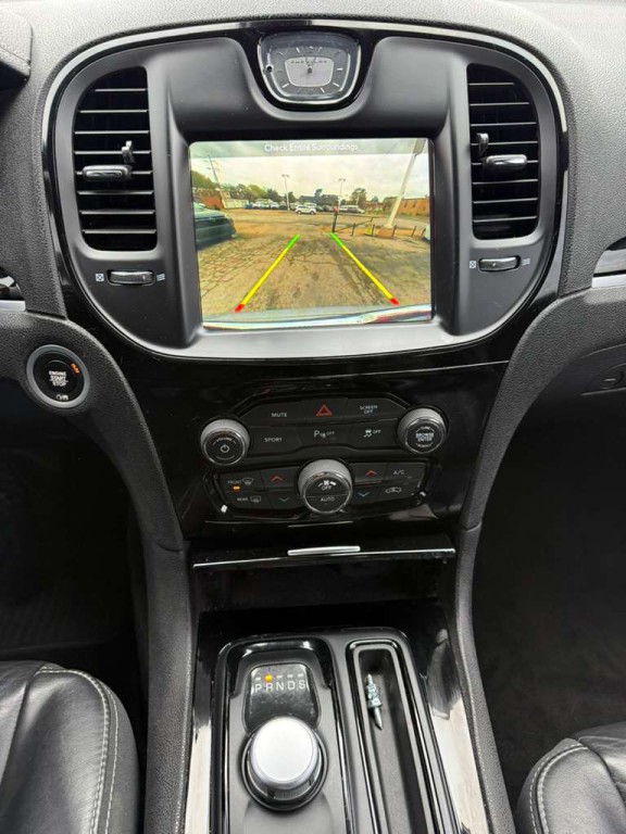 2018 Chrysler 300 Image 14