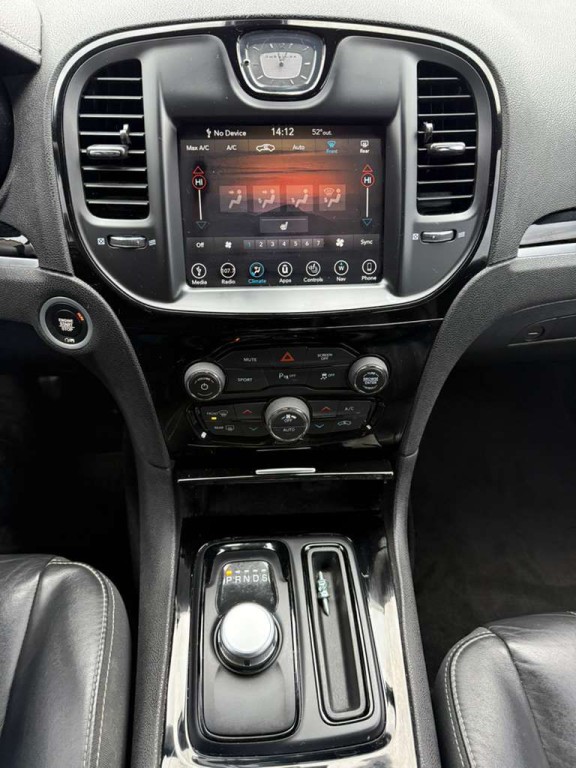 2018 Chrysler 300 Image 15