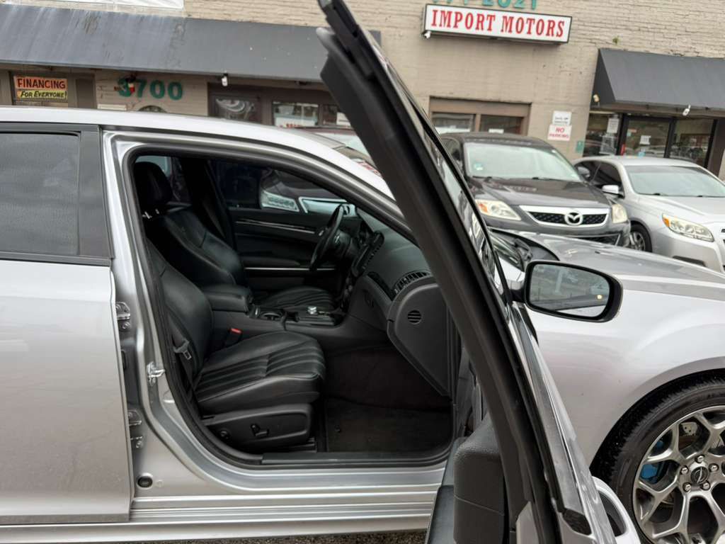 2018 Chrysler 300 Image 17