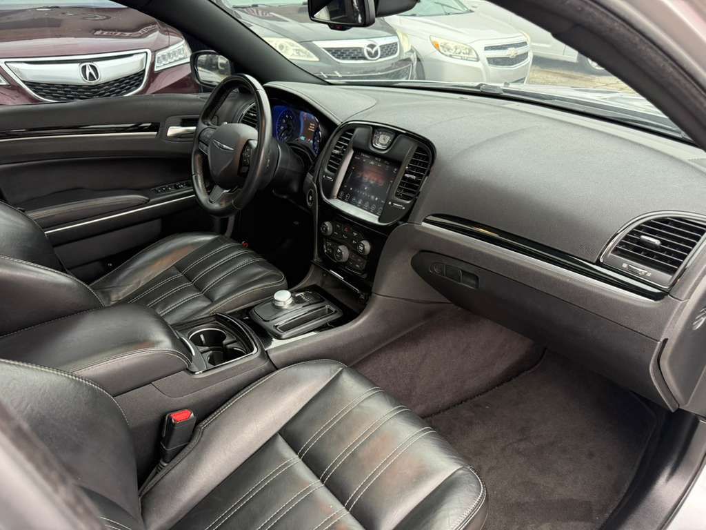 2018 Chrysler 300 Image 19