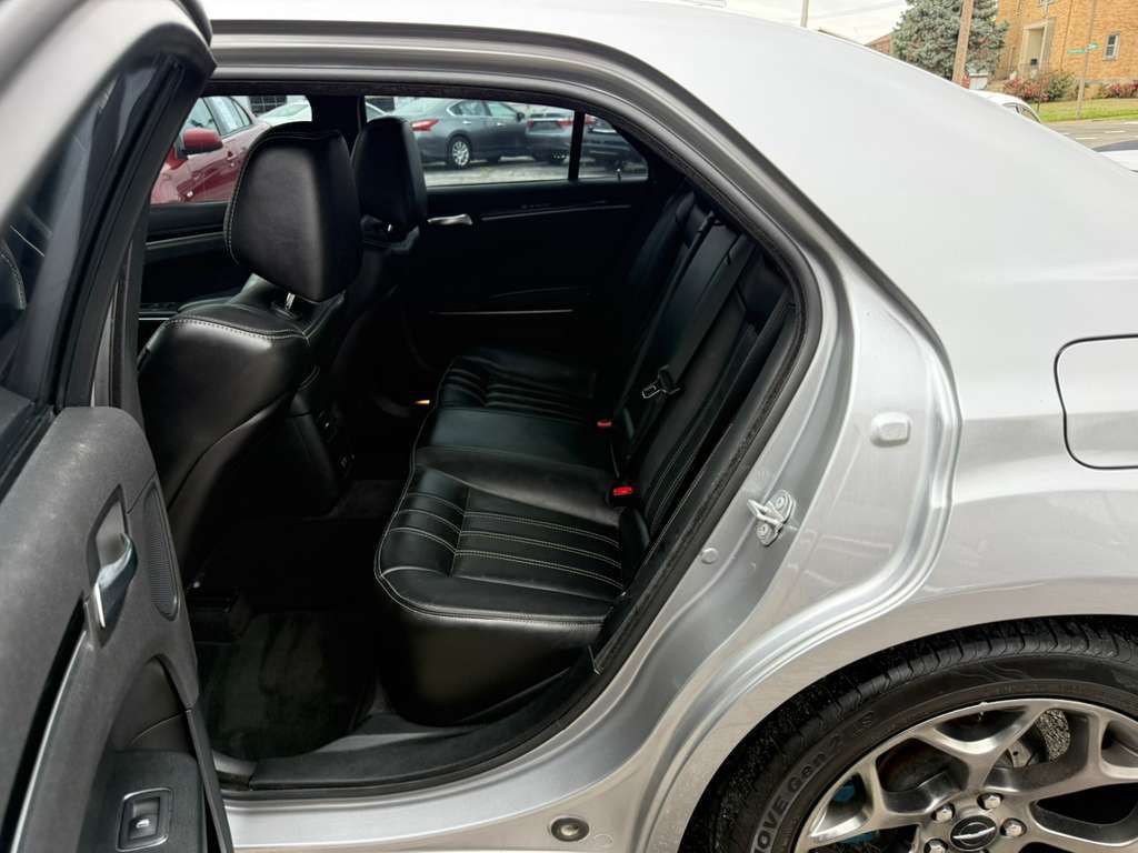 2018 Chrysler 300 Image 21