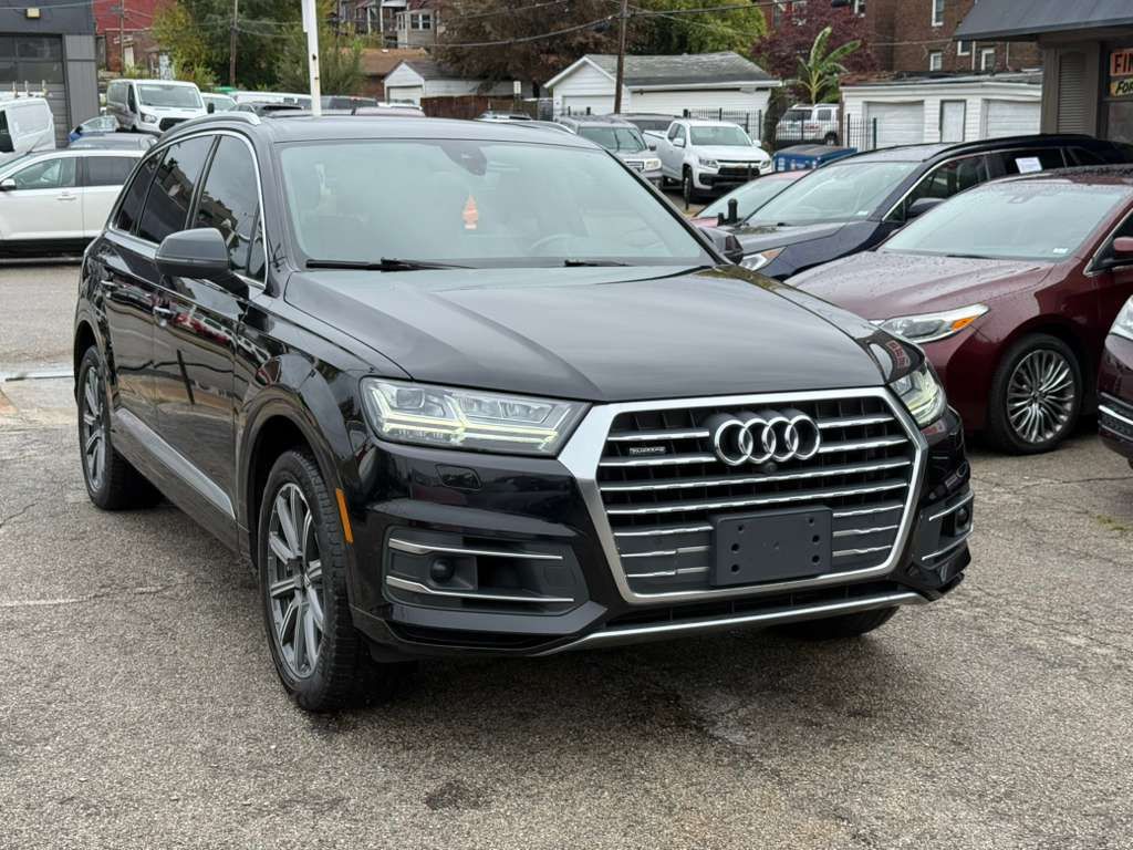 2017 Audi Q7 Image 1
