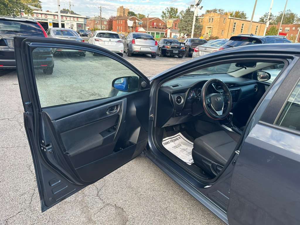 2017 Toyota Corolla Image 9