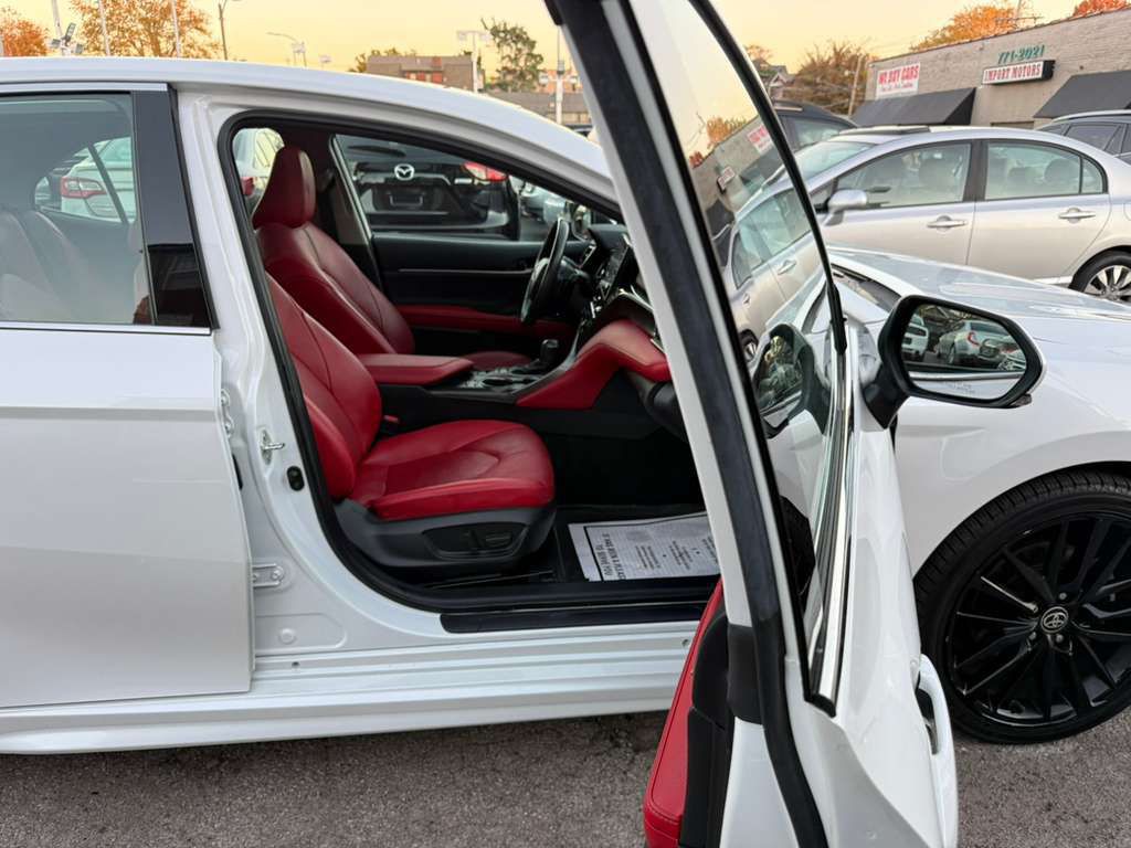 2021 Toyota Camry Image 18