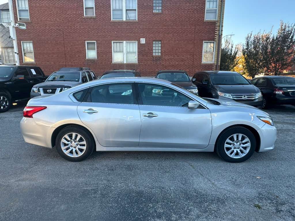 2016 Nissan Altima Image 4