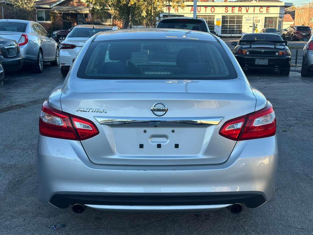 2016 Nissan Altima Image 8