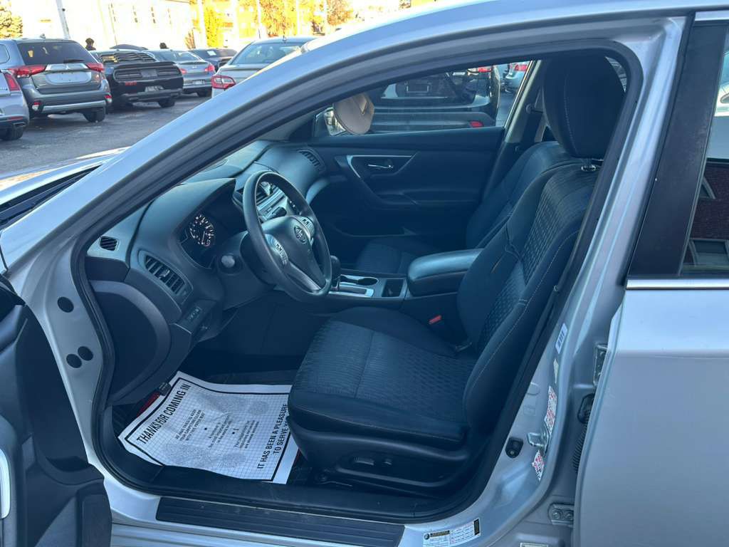 2016 Nissan Altima Image 9