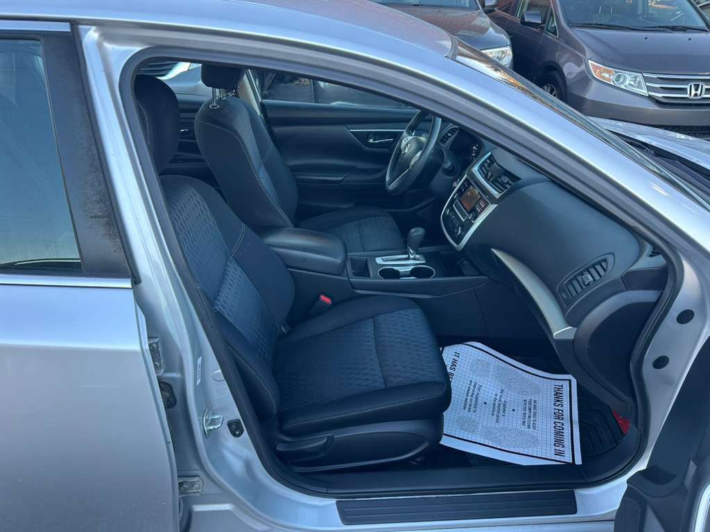 2016 Nissan Altima Image 11