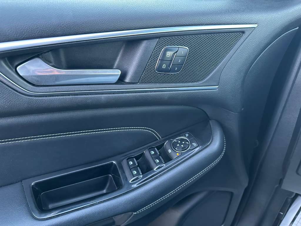 2015 Ford Edge Image 19