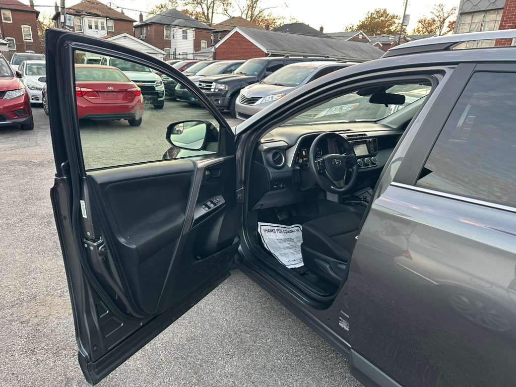 2018 Toyota Rav4 Image 9