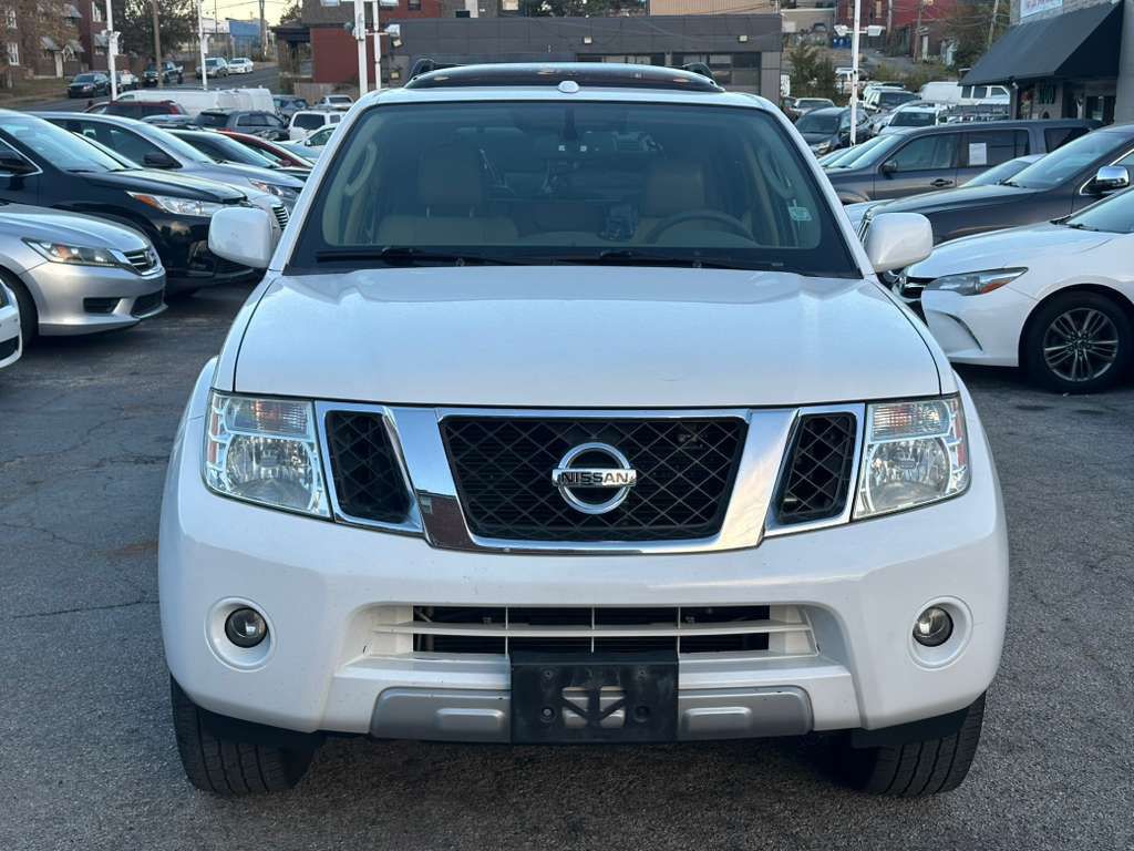 2012 Nissan Pathfinder Image 2