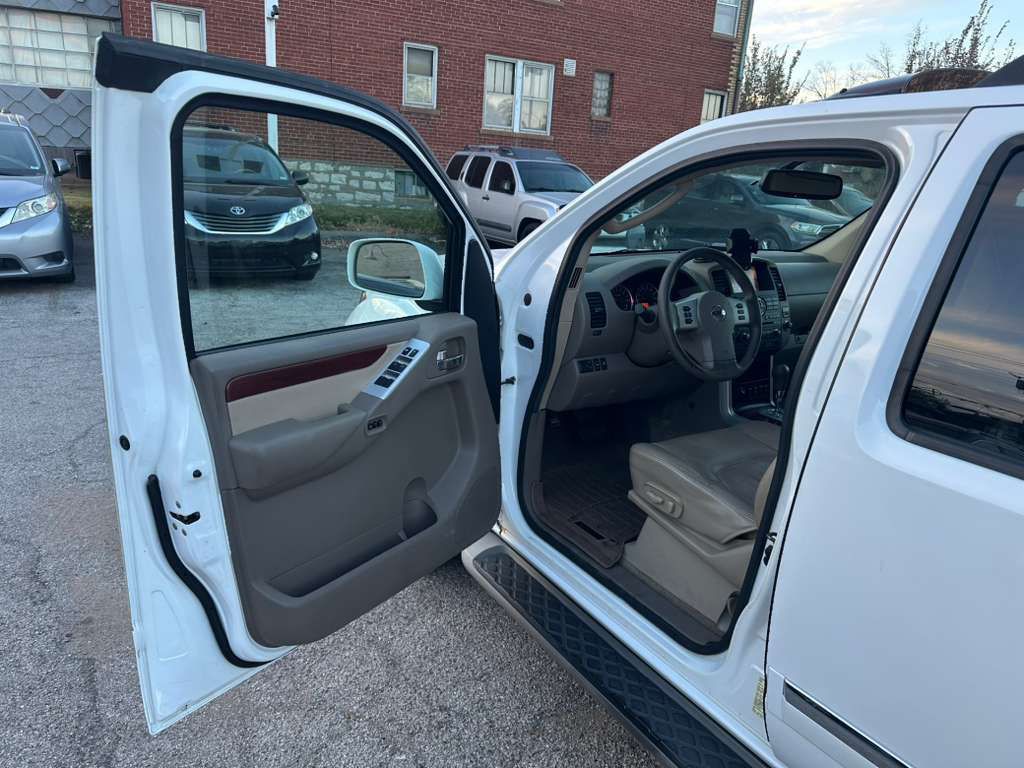 2012 Nissan Pathfinder Image 9