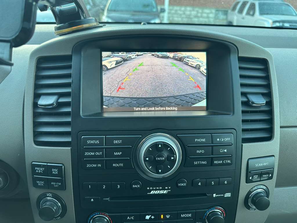 2012 Nissan Pathfinder Image 17