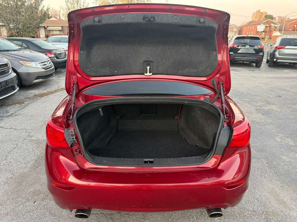 2015 INFINITI Q50 Image 9
