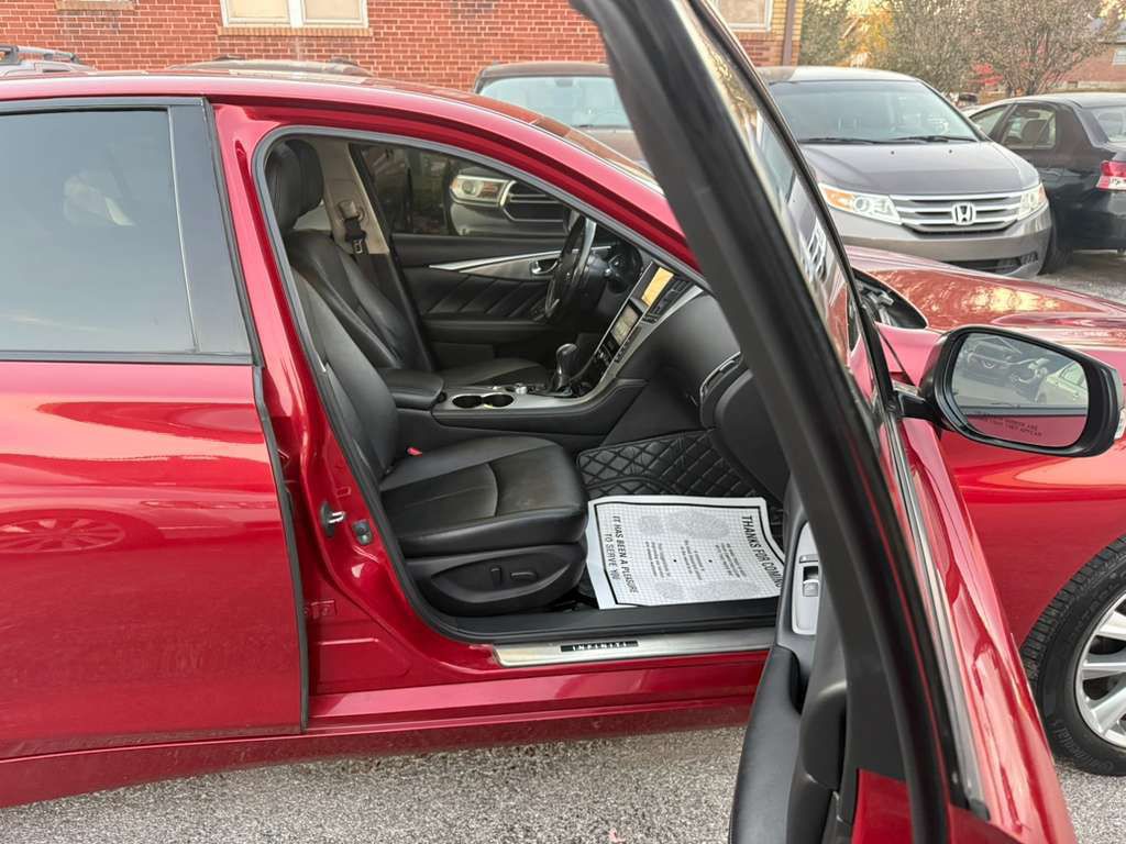2015 INFINITI Q50 Image 15