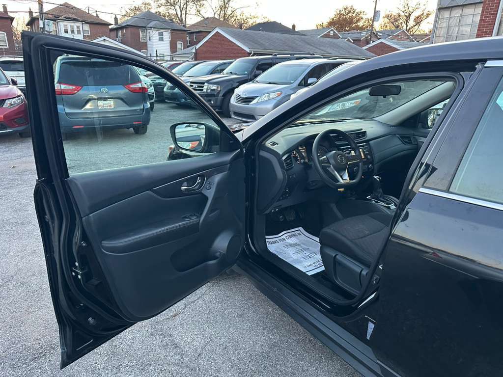 2017 Nissan Rogue Image 9