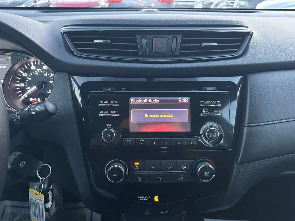 2017 Nissan Rogue Image 16