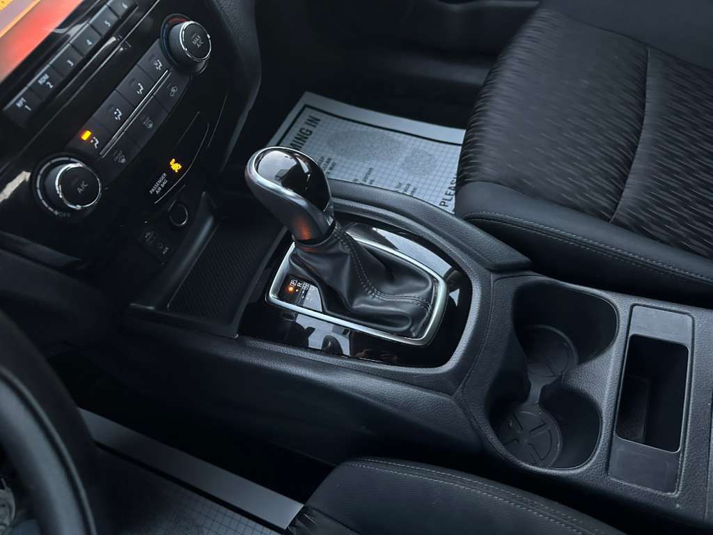 2017 Nissan Rogue Image 18