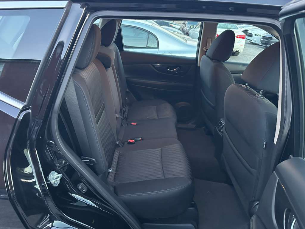 2017 Nissan Rogue Image 19