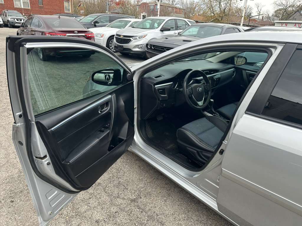 2016 Toyota Corolla Image 9