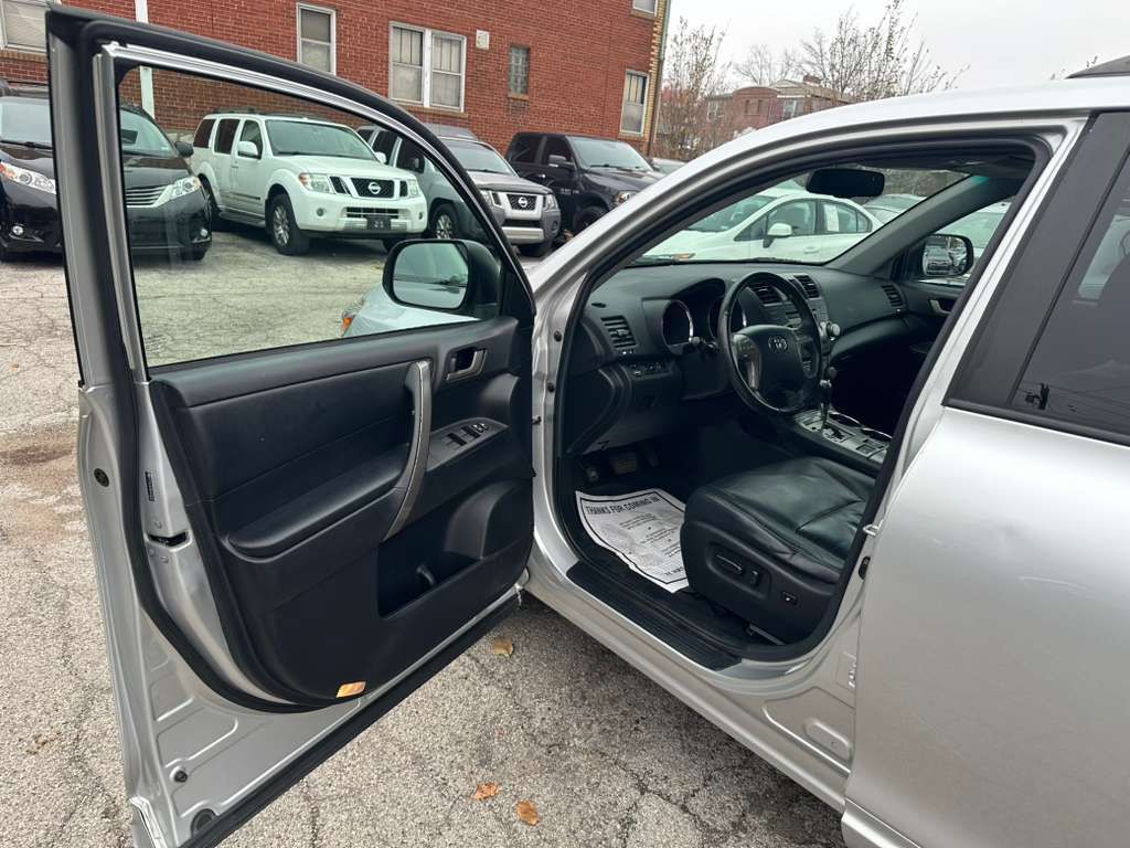 2010 Toyota Highlander Image 9