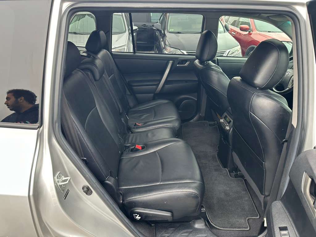 2010 Toyota Highlander Image 21