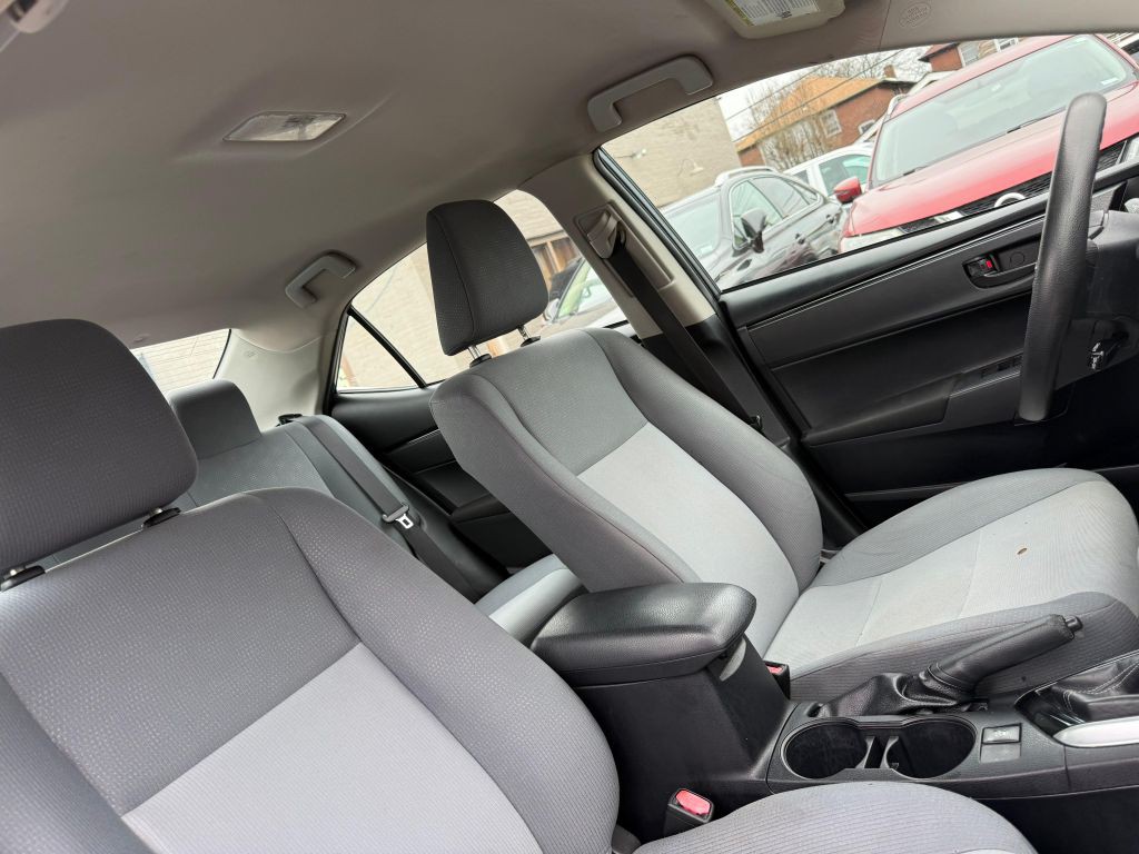 2017 Toyota Corolla Image 19