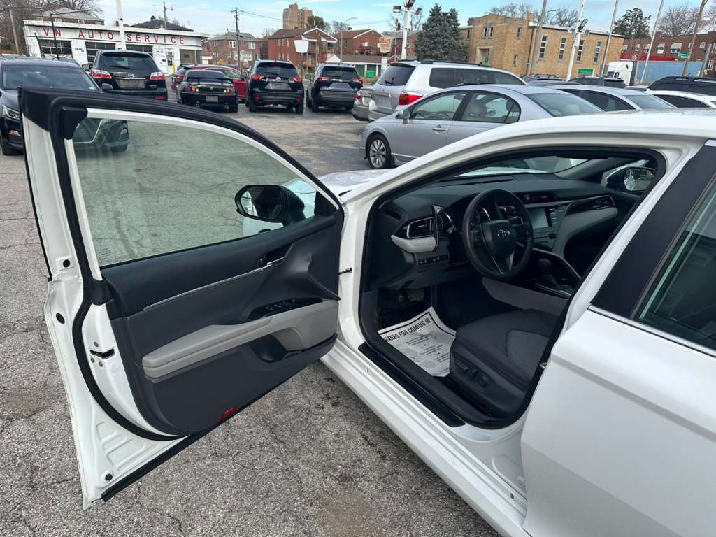 2020 Toyota Camry Image 9