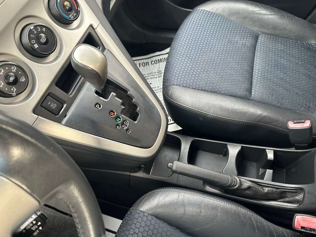 2009 Pontiac Vibe Image 18