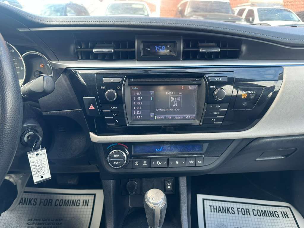 2016 Toyota Corolla Image 16