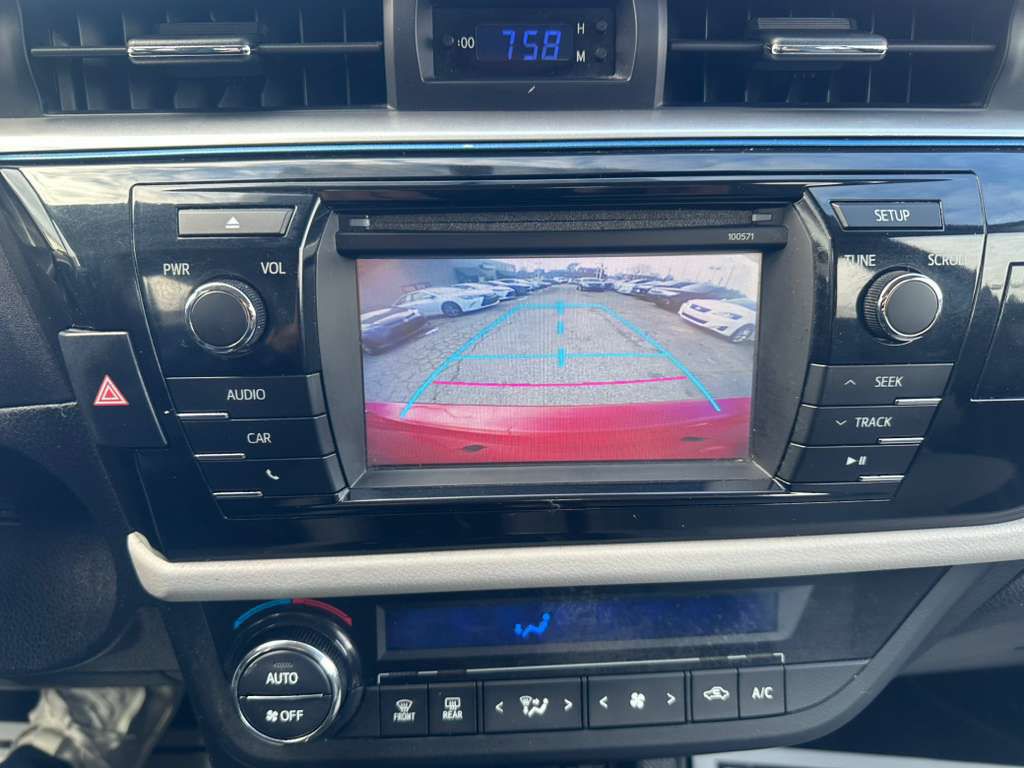 2016 Toyota Corolla Image 17