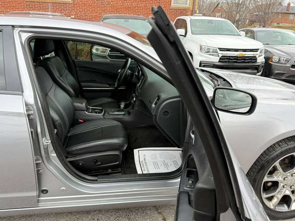 2015 Dodge Charger Image 17