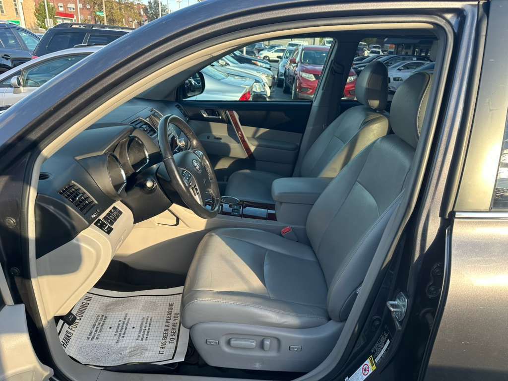 2012 Toyota Highlander Image 10