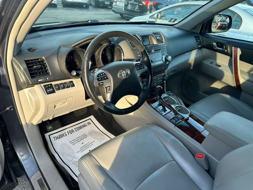 2012 Toyota Highlander Image 11