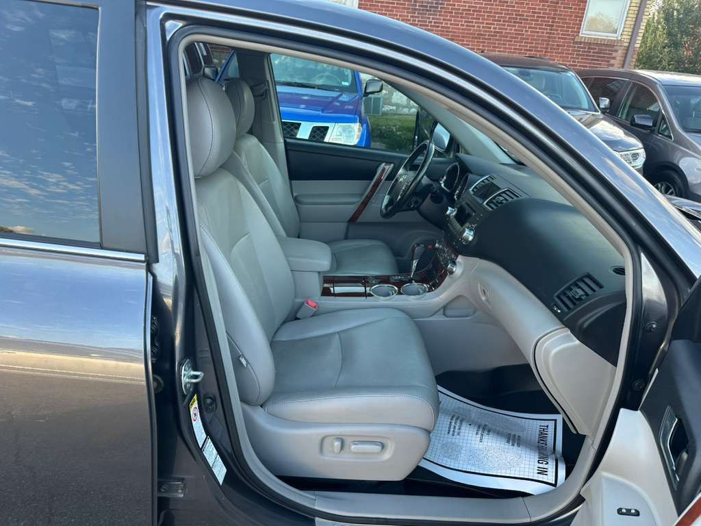 2012 Toyota Highlander Image 12