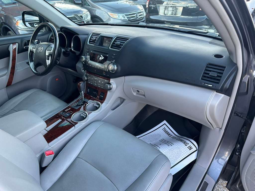2012 Toyota Highlander Image 13