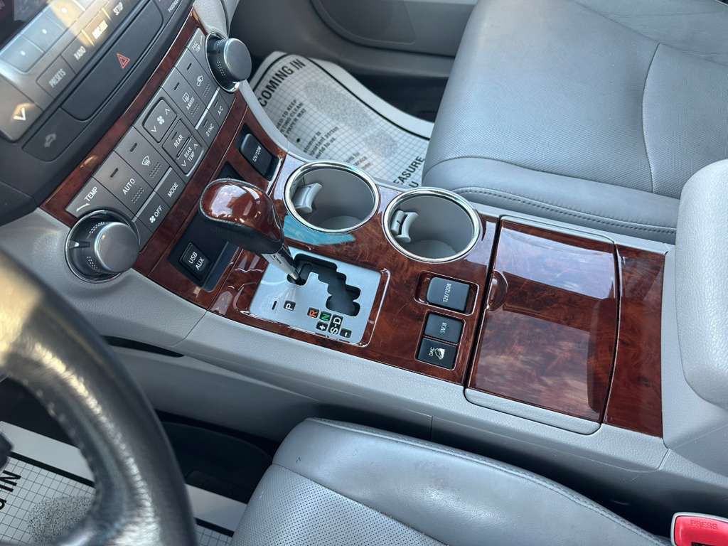 2012 Toyota Highlander Image 17