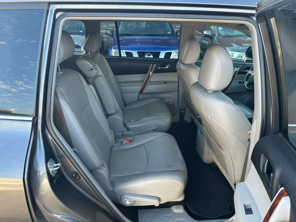 2012 Toyota Highlander Image 21